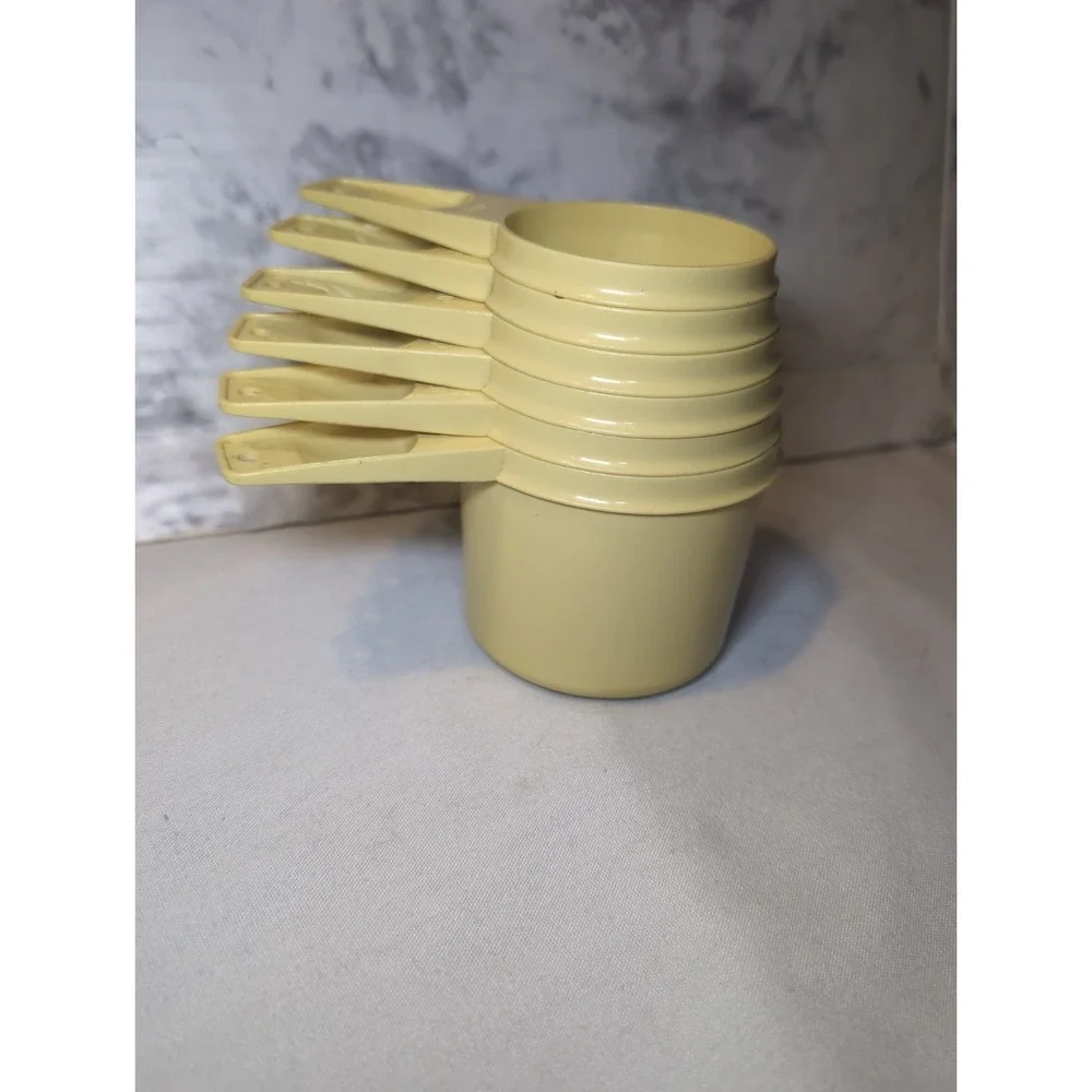 6x Vintage Tupperware Nesting Measuring Cups Yellow 4x Measuring Spoons & Funnel